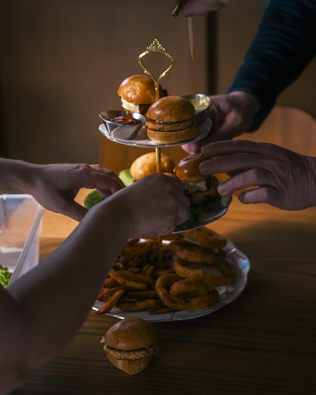Canapés et assiettes à partager pour événement privé chez Cerise Café Buvette